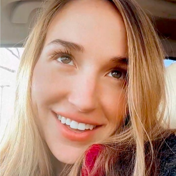 Meet your Posher, Adrianne - Picture 1 of 1